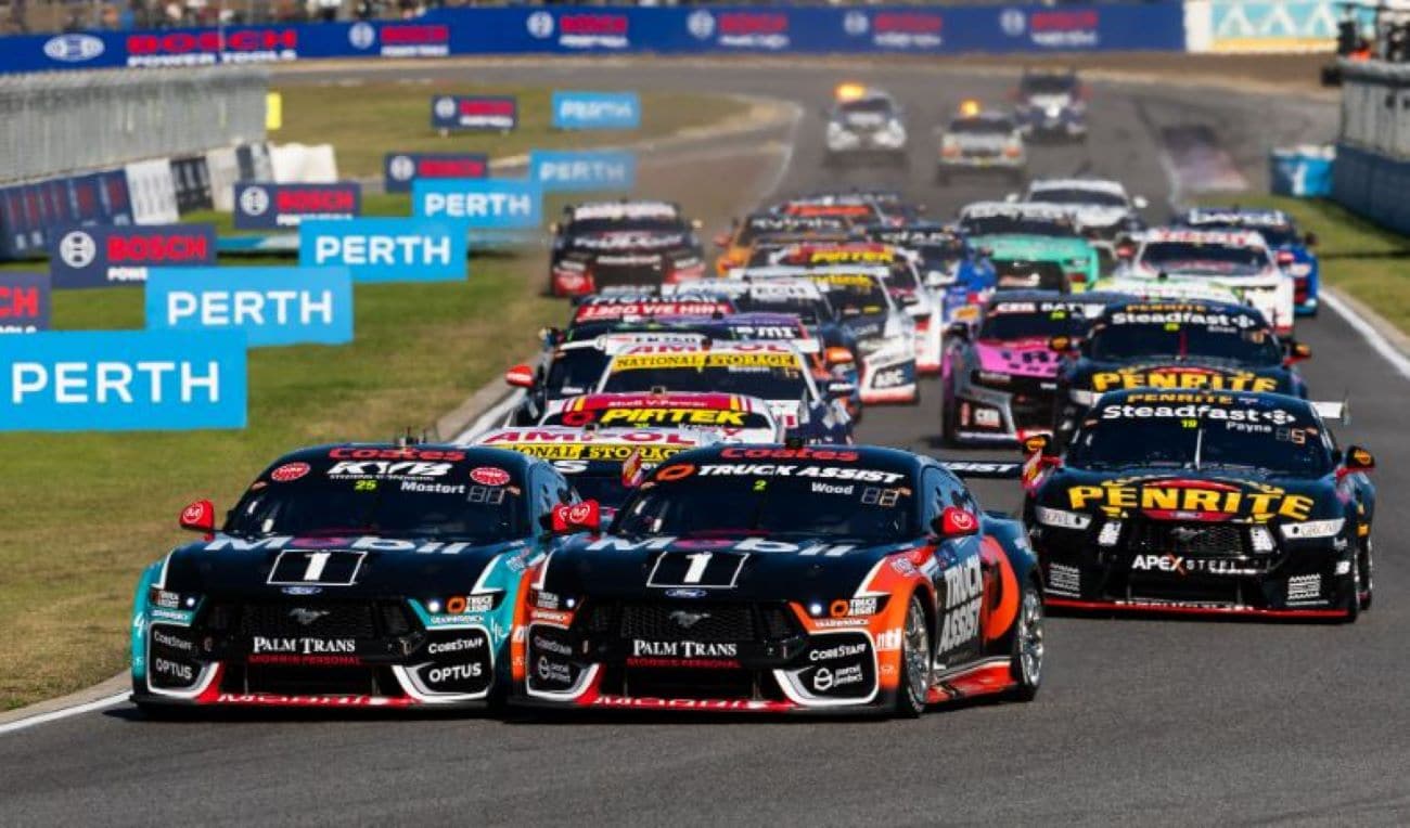 The cars in action at the 2025 Bosch Power Tools Perth Super 440.